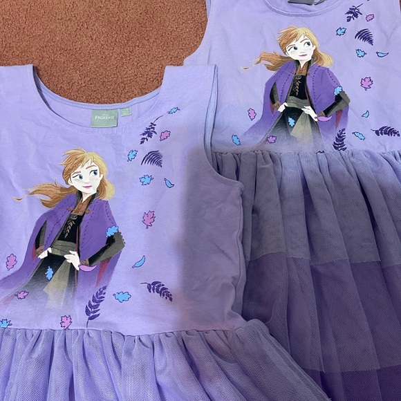 Girls Frozen Dresses (Anna & Elsa) - Picture 2 of 7